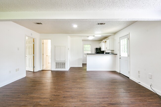 Building Photo - 24204 Linda Ln