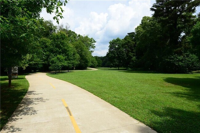 Building Photo - 282 Ardmore Cir NW