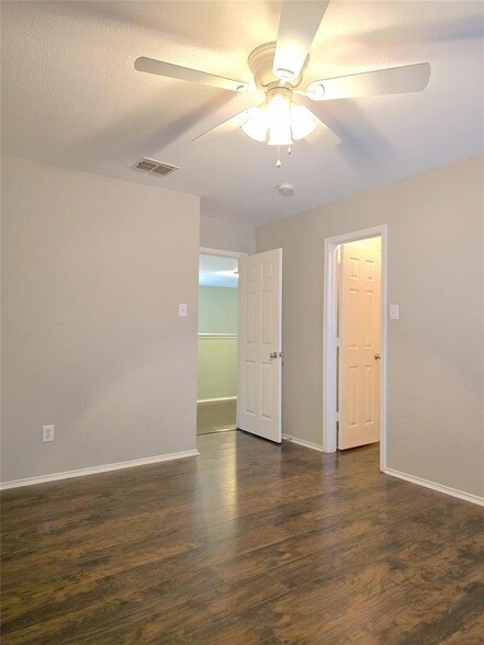 Building Photo - 530 Blue Sage