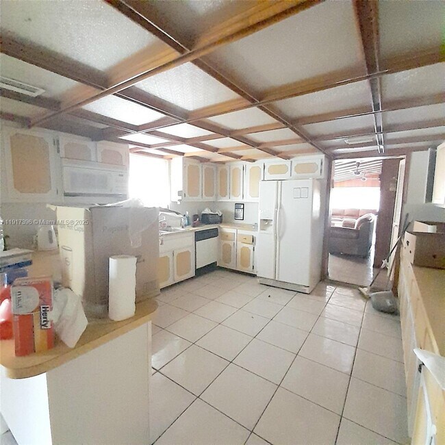 Building Photo - 1830 NE 175th St