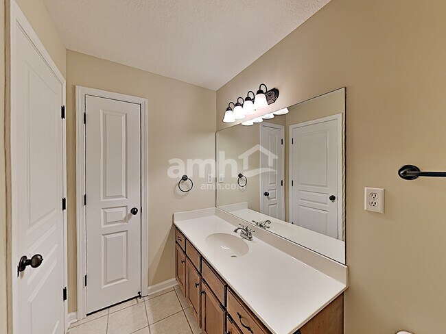 Building Photo - 2935 Geoffrey Dr