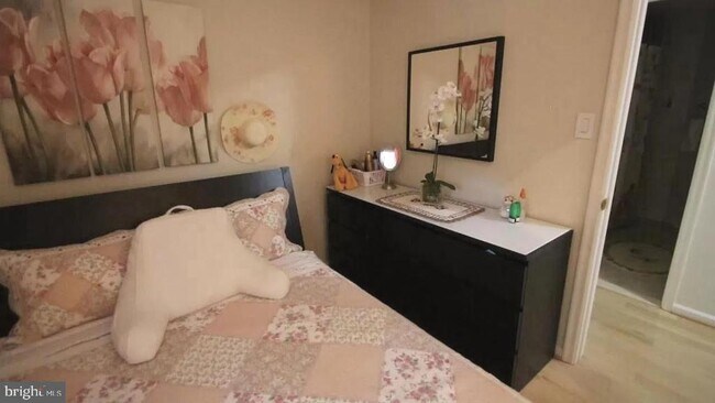 Building Photo - 11120 Lake Breeze Dr