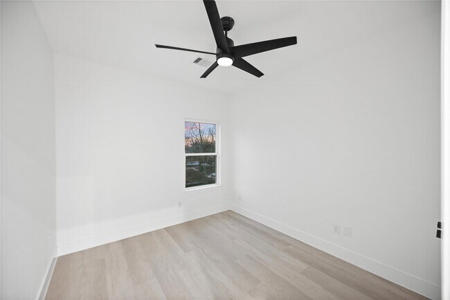 Building Photo - 8218 Lawler St