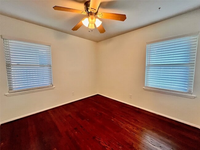 Building Photo - 421 Jolee St