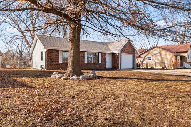 Building Photo - 246 SE 101st Rd