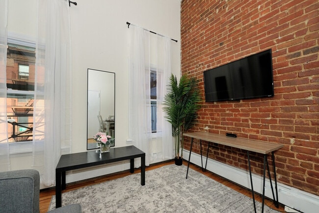 Building Photo - 506 9th Ave