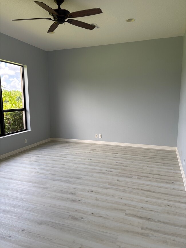 Building Photo - 12705 Penguin Dr