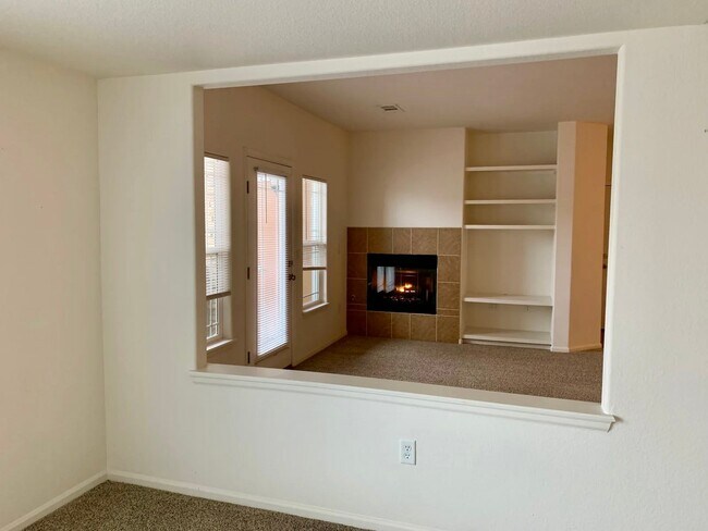 Building Photo - 2803 Kansas Dr