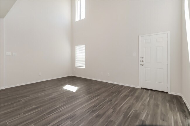 Building Photo - 15238 Estrella Rd W