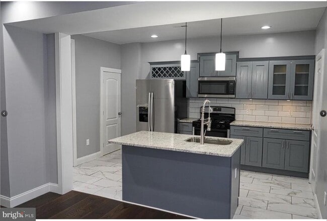 Primary Photo - 3722 Woodhaven Ave