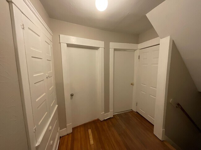 Building Photo - 644 Easter Ave