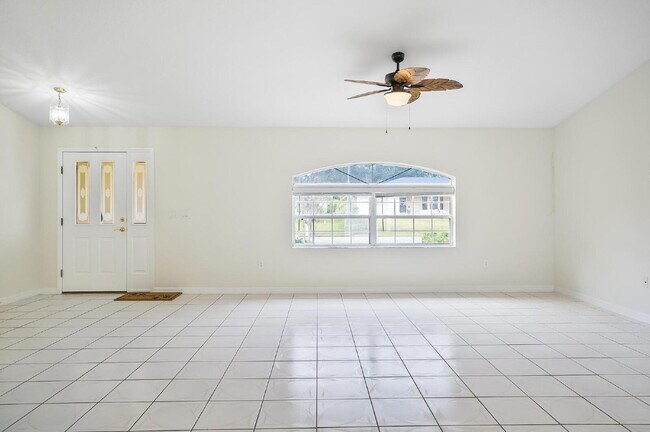 Building Photo - Palm Harbor Pool Home