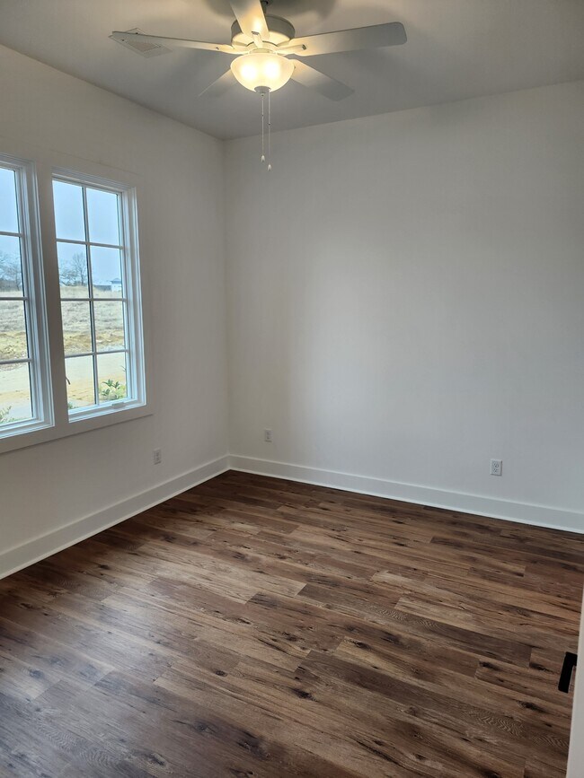 Building Photo - 4401 Bloomsbury St
