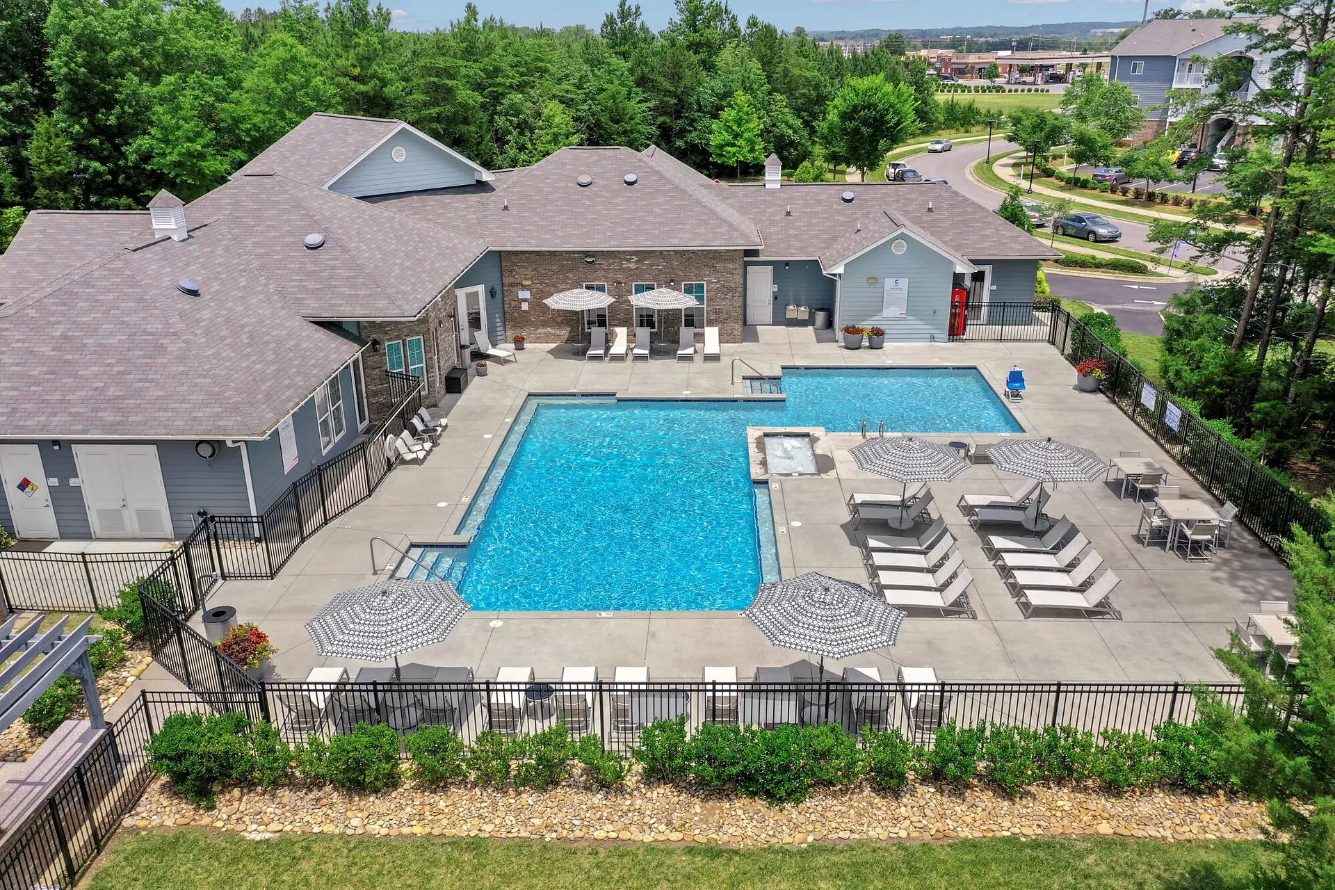 Building Photo - 9015 Kings Grant Dr