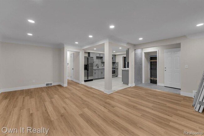 Building Photo - 4316 Lakewood St