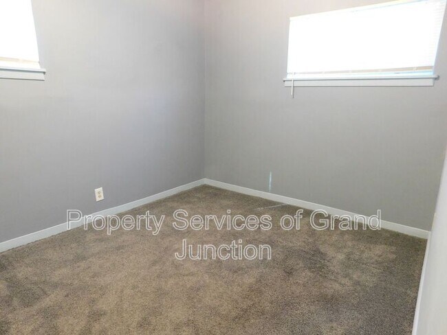 Building Photo - 1364 Elm Ave