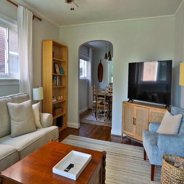 Building Photo - 6131 1st Pl NE