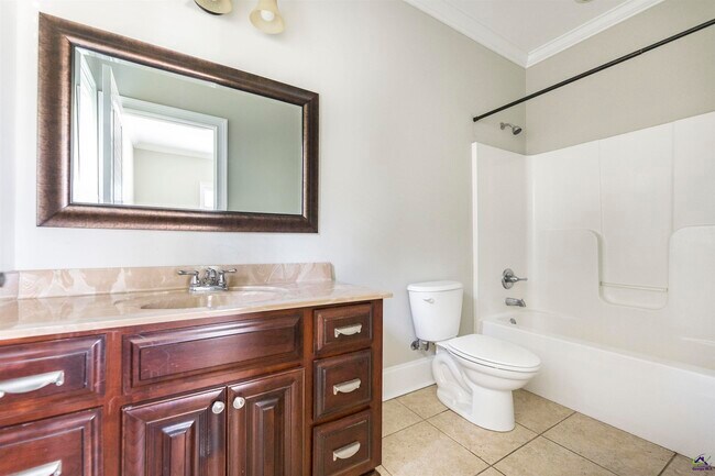 Building Photo - 510 London Ct