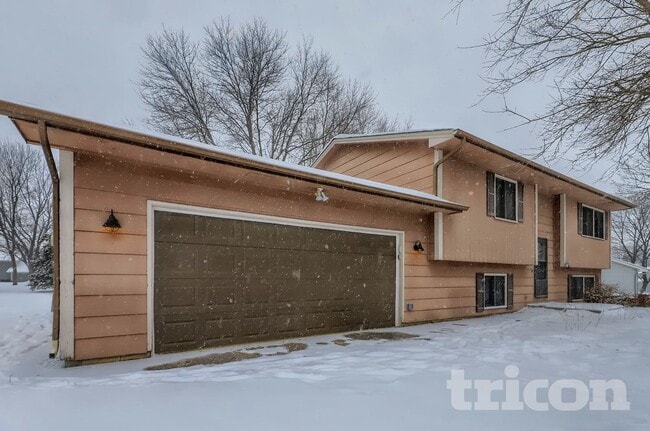 Building Photo - 5627 Lannon Ave NE