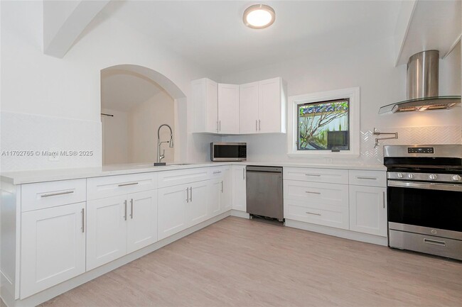 Building Photo - 108 2nd Dilido Terrace