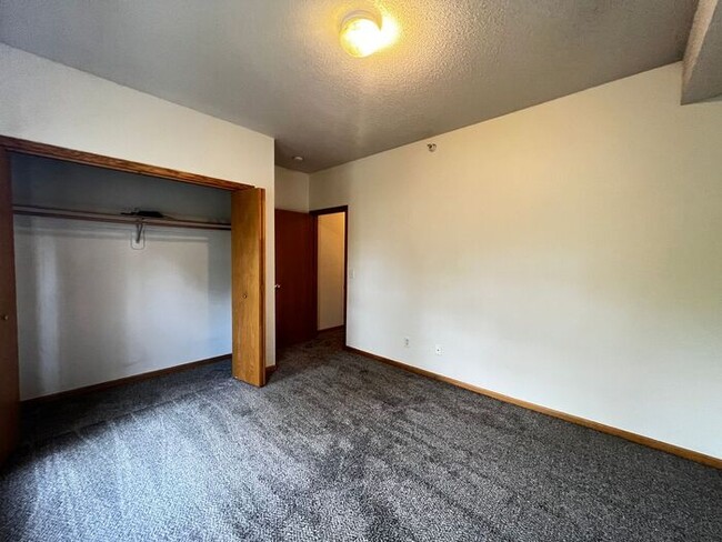 Building Photo - $1,325 | 2 Bedroom, 2 Bathroom Condo | Pet...