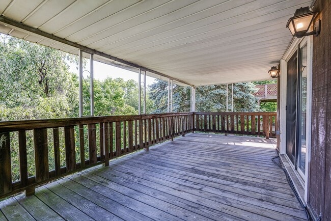 Building Photo - 2749 Oakley Wy