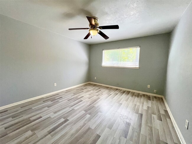 Building Photo - 422 Gamewood Dr