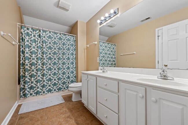 Building Photo - Durham Beauty - Cul de sac lot with fenced in yard - 4 bedrooms