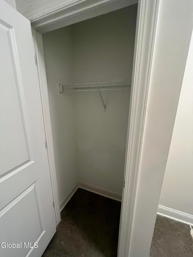 Building Photo - 733 Broadway