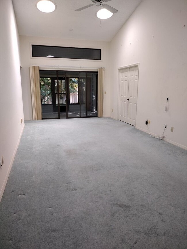 Building Photo - 3 Br. 2 Ba. condo with garage