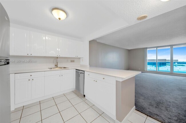 Building Photo - 2301 Collins Ave