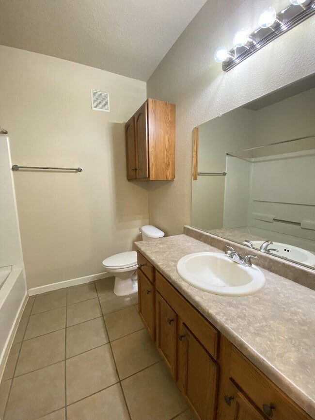 Building Photo - Spacious- 2 Living Rm/3BR/2Bath in Cabezon