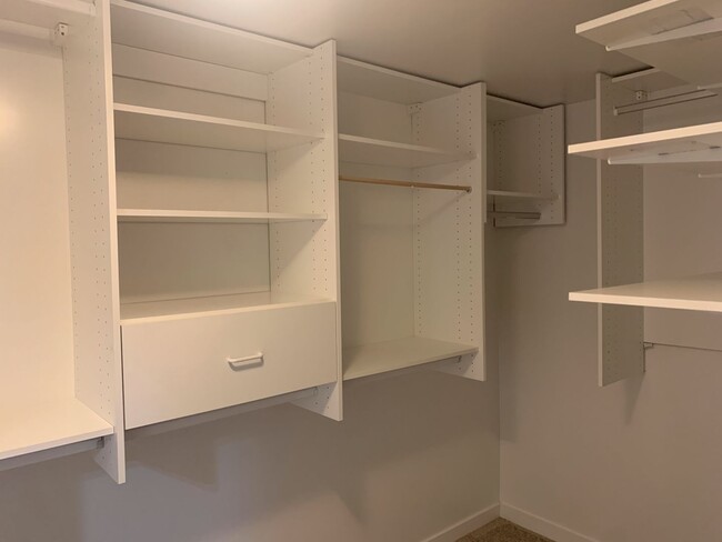 Building Photo - Welcome Home 1 Bd/1 Ba Serene Street - Low...