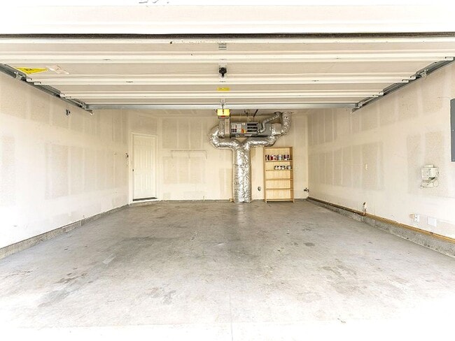 Building Photo - 176 SE 43rd Ave