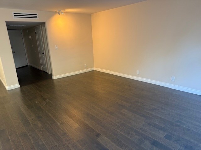 Building Photo - 434 S Canon Dr