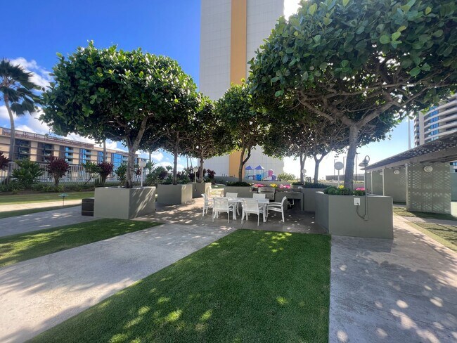 Building Photo - Hawaiki 3608 - Vintage charm in Honolulu