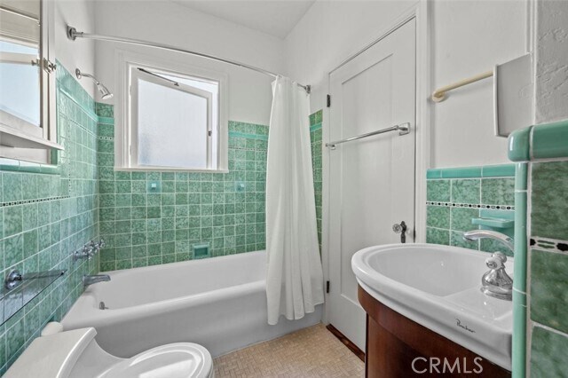 Building Photo - 1530 Miramar Dr