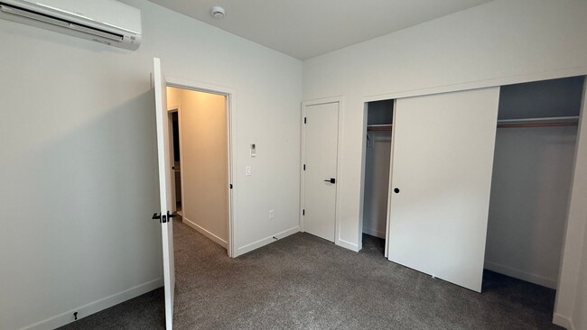 Building Photo - Modern 2-Bedroom Apartment in Gated N Port...