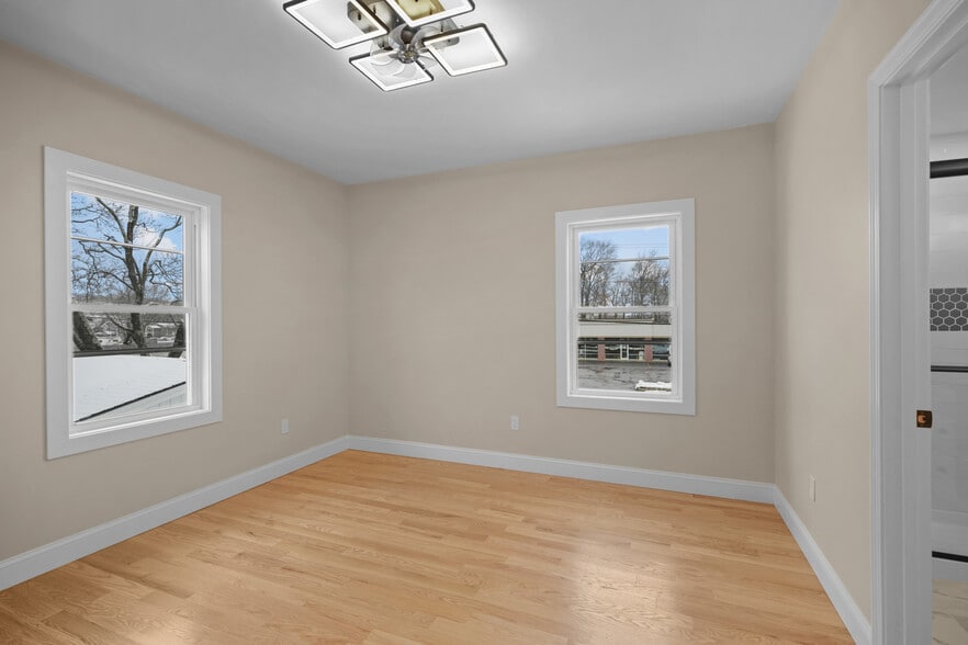 Bad room - 670 Killingly St