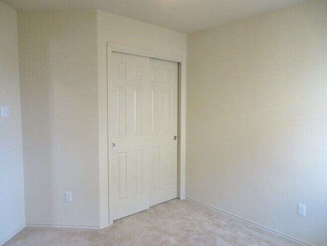 Building Photo - 3 Bedroom 2 Bathroom Sonterra West Home