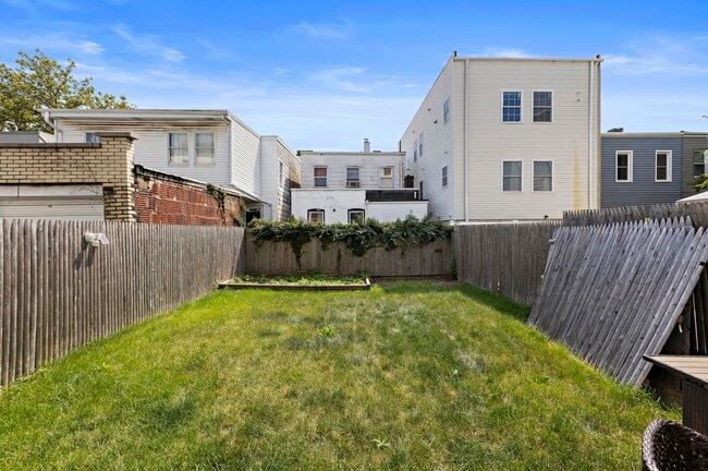 Building Photo - 71 Beacon Ave