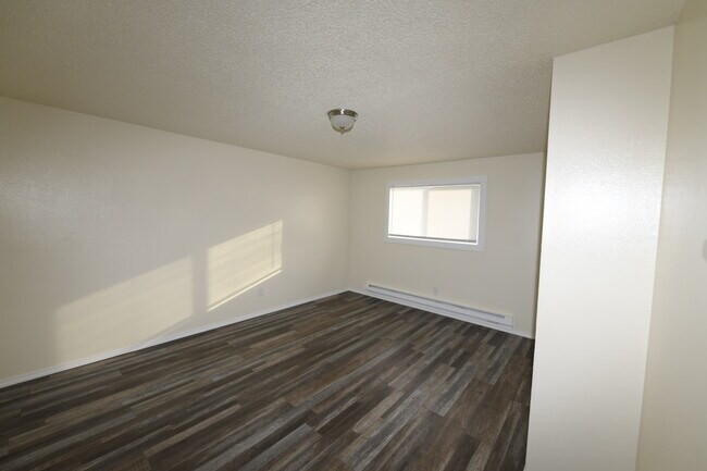 Master bedroom - 4768 State St