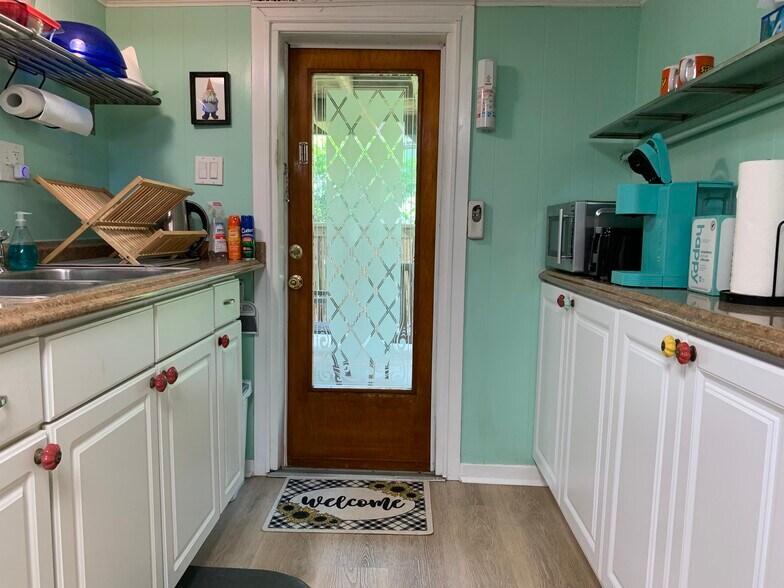 #B. Kitchen with view of back door. Leads to back yard. 4408 Avenue S 1/2, Galveston, Tx 77550 - 4408 Avenue S 1/2