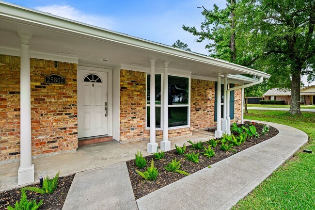 Building Photo - 25802 Maplewood Dr