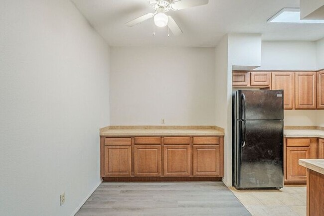Building Photo - Bright 3-Bedroom Condo with Community Perks in Central Tucson