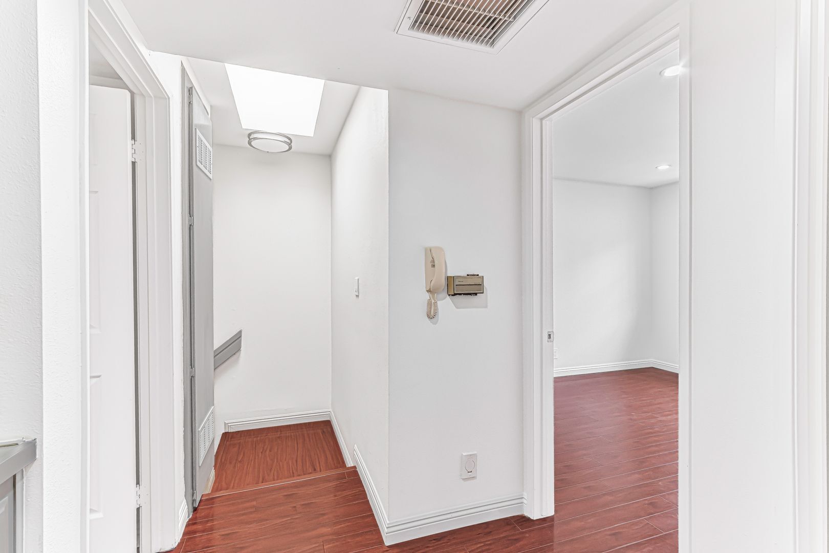 Building Photo - 402 California St