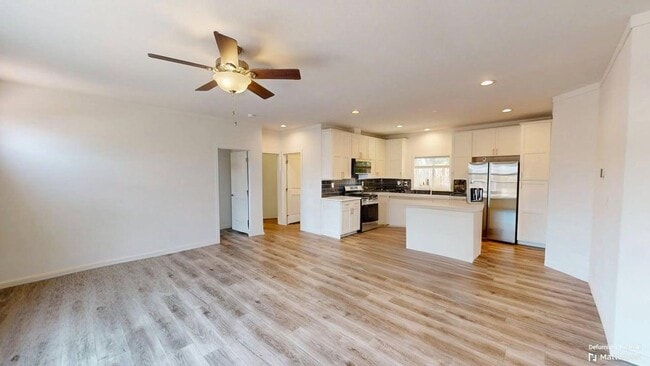 Building Photo - Clean new home in great location. close to downtown, parks, restaurants, shopping
