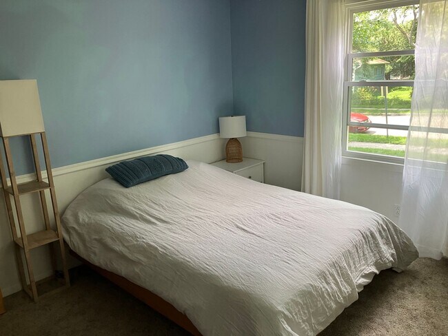 Building Photo - Fully Furnished Rental w/Steam Room & Sauna!