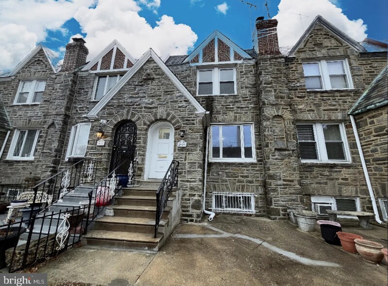 Primary Photo - 5929 Woodcrest Ave