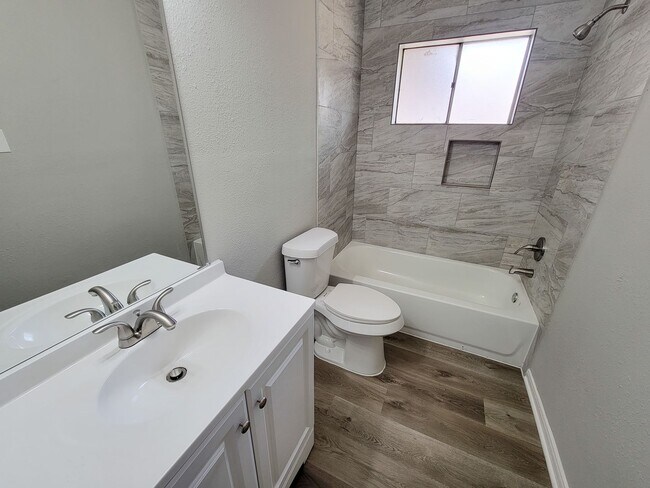 Building Photo - REMODELED 4 BEDROOM 2 BATH LEASE HOME IN H...